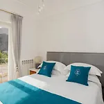 Roberhouse Tragara 37 *