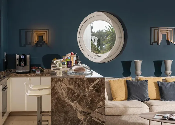 Roberhouse Tragara 37 *