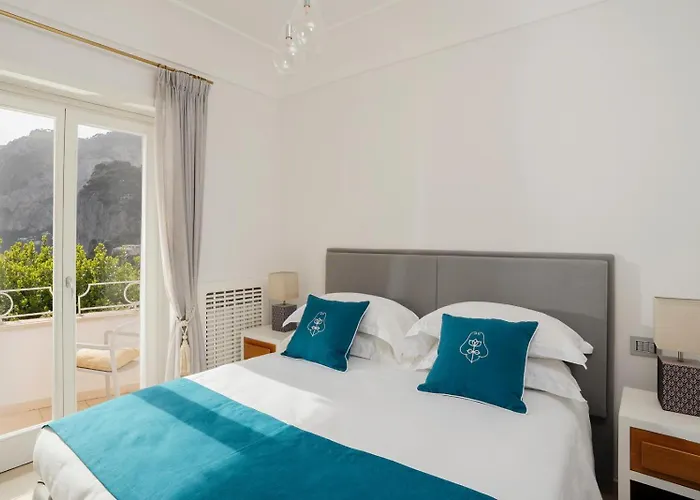 Roberhouse Tragara 37 *